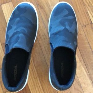 Camouflage slip on sneakers 8.5 LT Black and green